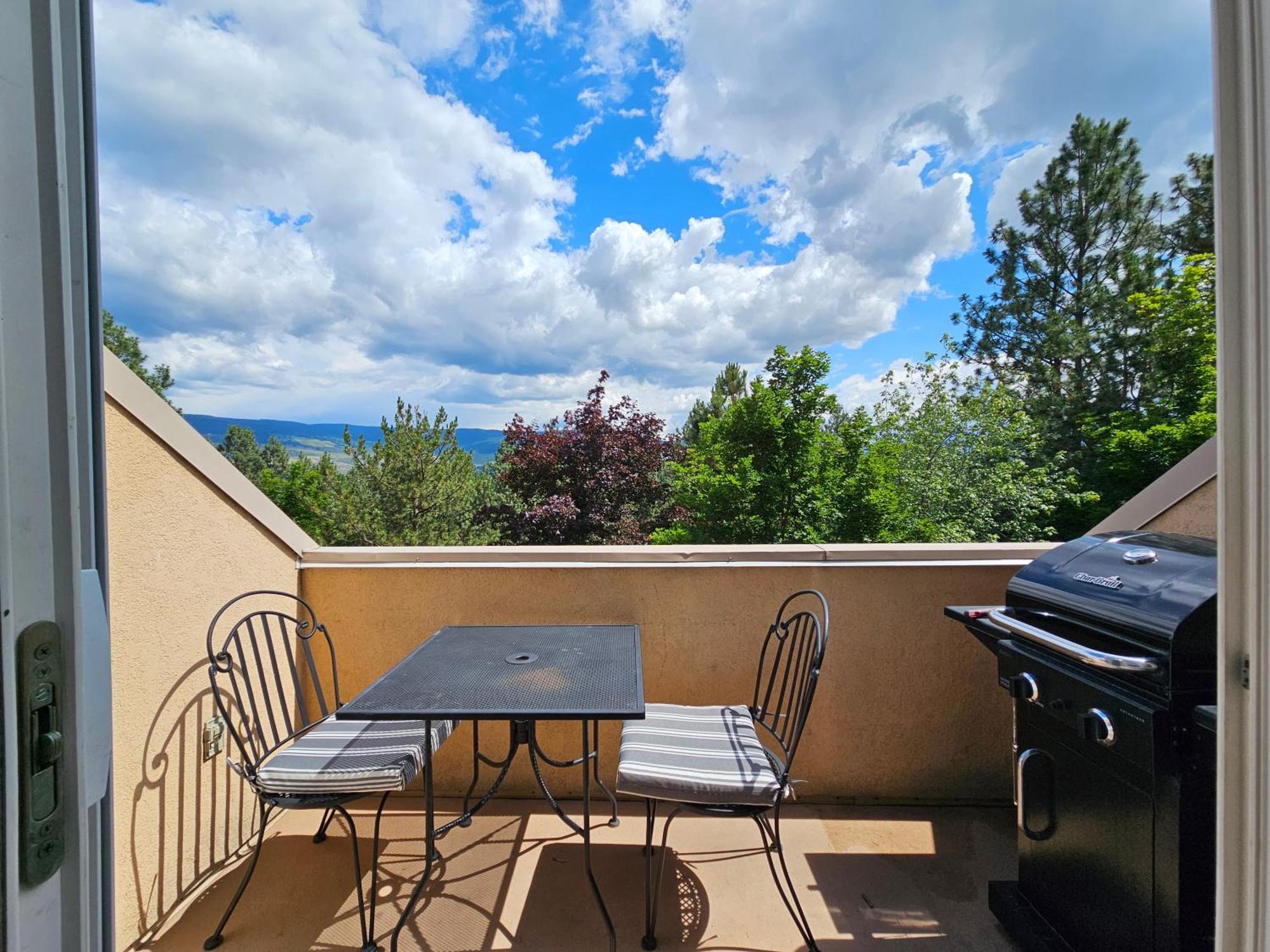 Borgata Lodge Resort Kelowna Exterior foto